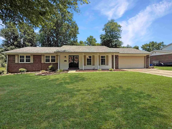 $379,900 | 5200 Kenwood Drive, Newburgh, IN 47630