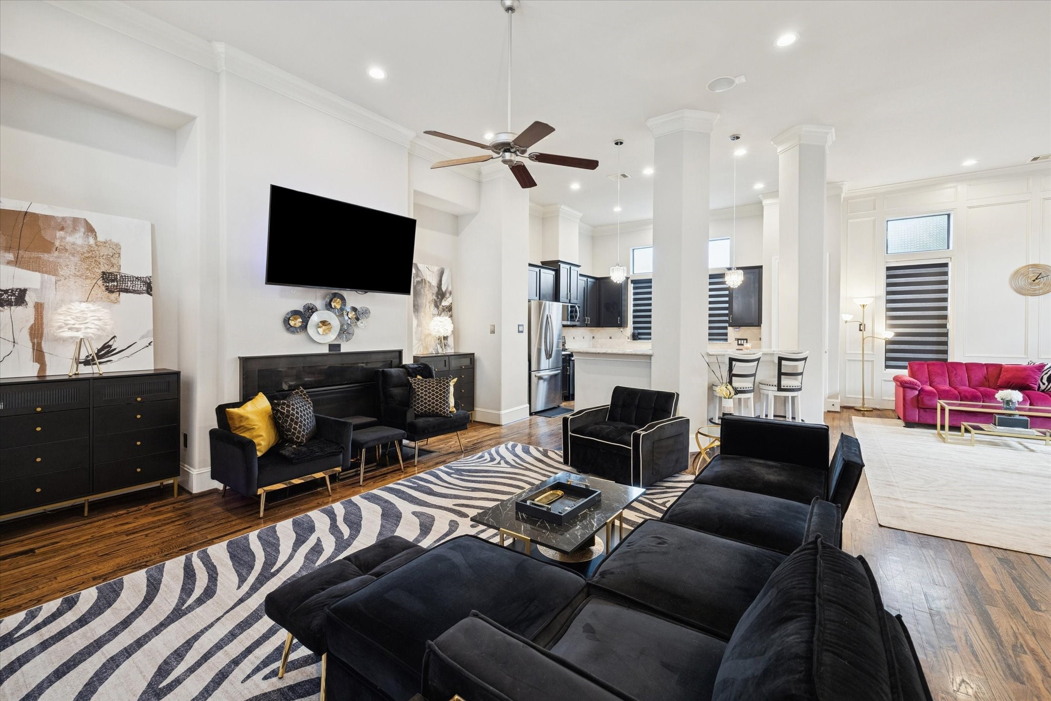 5820 Darling Street Houston, TX 77007 - Photo 12 of 24 a living room with furniture and a flat screen tv
