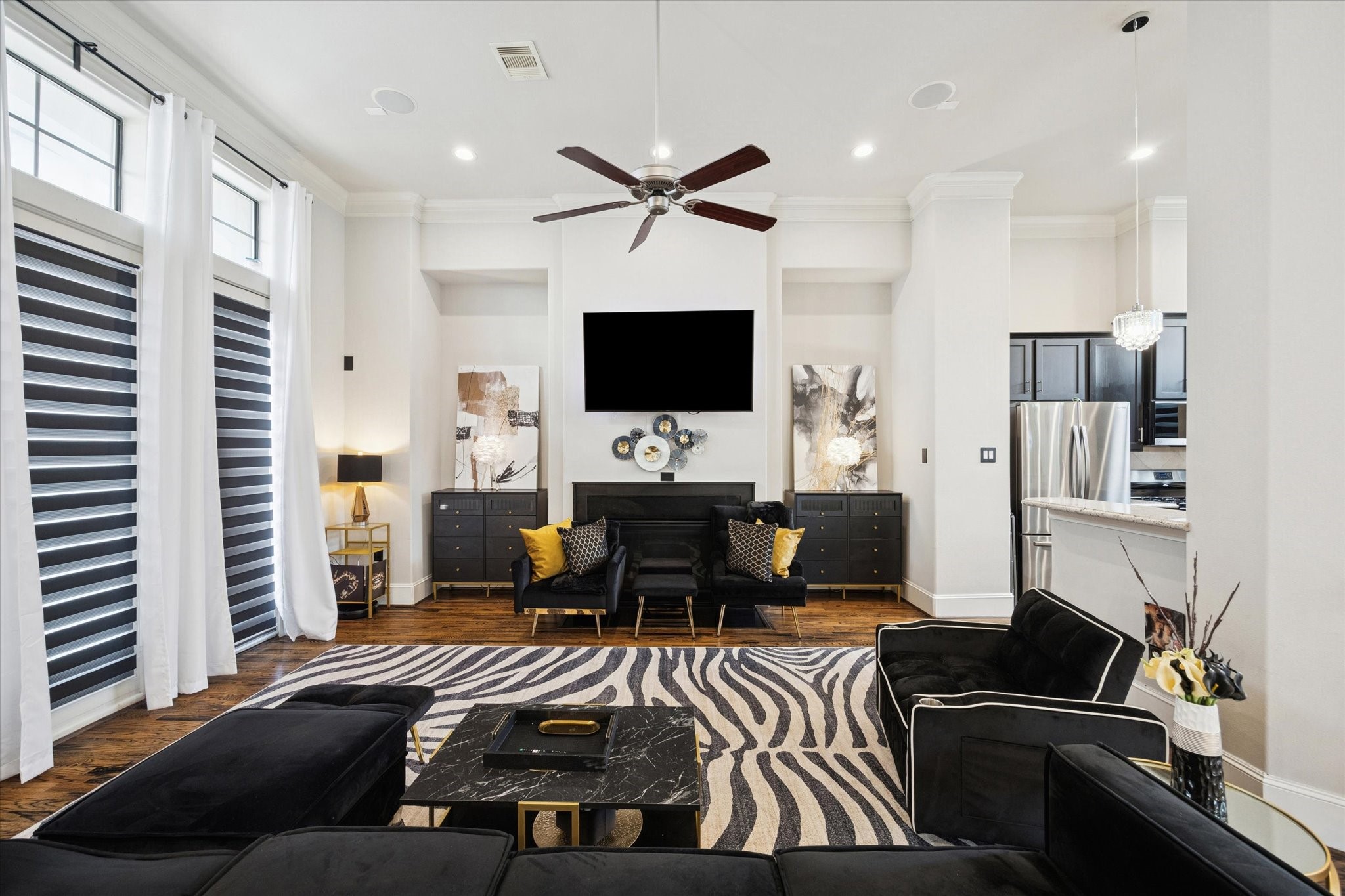 5820 Darling Street Houston, TX 77007 - Photo 22 of 24 a living room with furniture and a flat screen tv with kitchen view