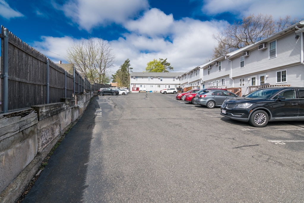 189 Essex Street, Unit R Springfield, MA 01151 - Photo 23 of 25 Gallery Image 23