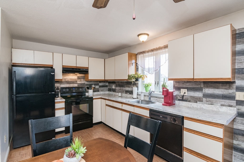 189 Essex Street, Unit R Springfield, MA 01151 - Photo 10 of 25 Gallery Image 10