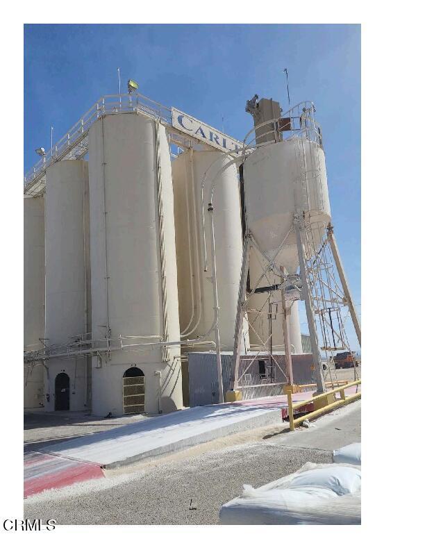 45101 Afton Canyon Road Baker, CA 92309 - Photo 5 of 29 a utility room with wooden floor