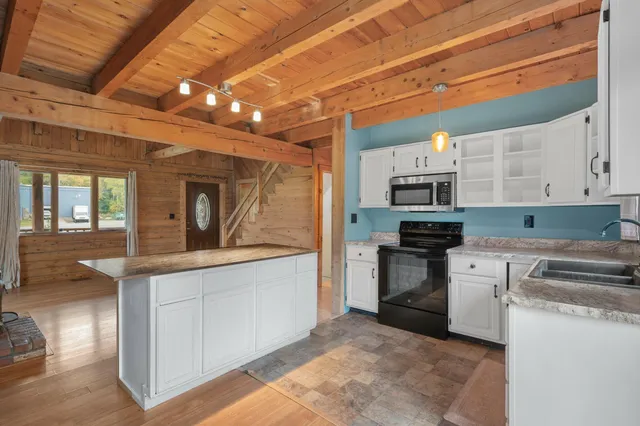 $312,500 | 275 Skowhegan Road, Fairfield, ME 04937