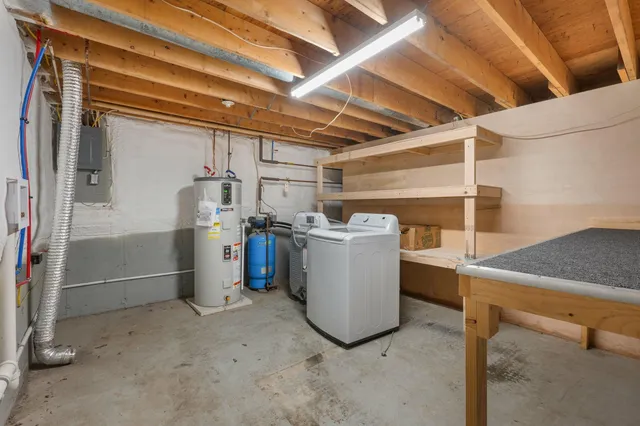 $312,500 | 275 Skowhegan Road, Fairfield, ME 04937