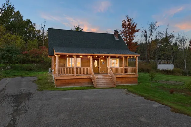 $312,500 | 275 Skowhegan Road, Fairfield, ME 04937