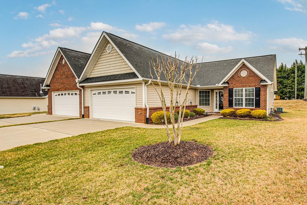 121 Brae Ridge Lane King, NC 27021 - Photo 4 of 38 Gallery Image 4