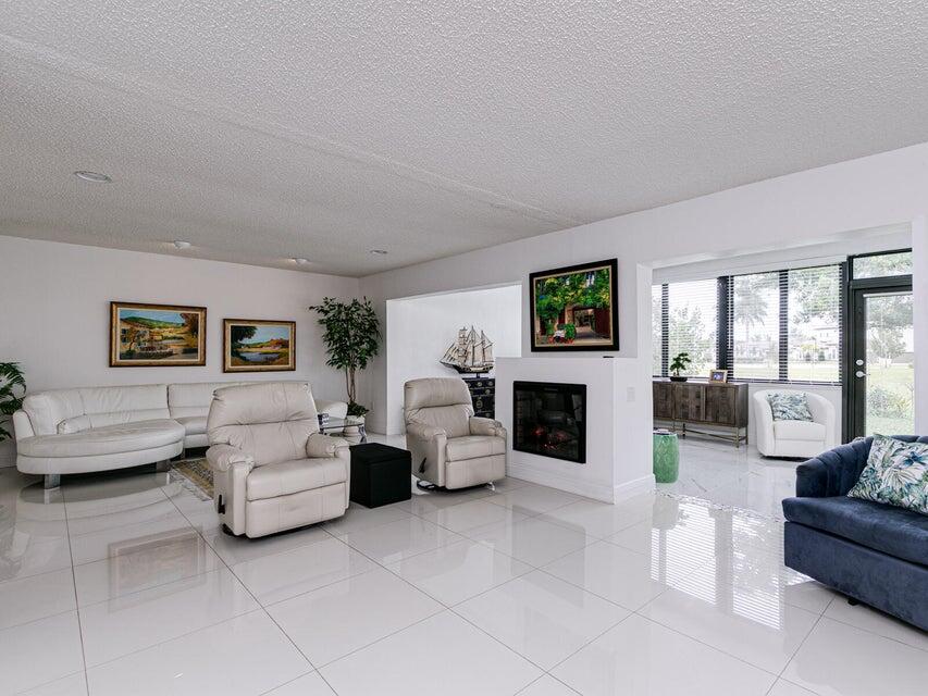 9264 Vista Del Lago, Unit 24I Boca Raton, FL 33428 - Photo 11 of 25 facing TV