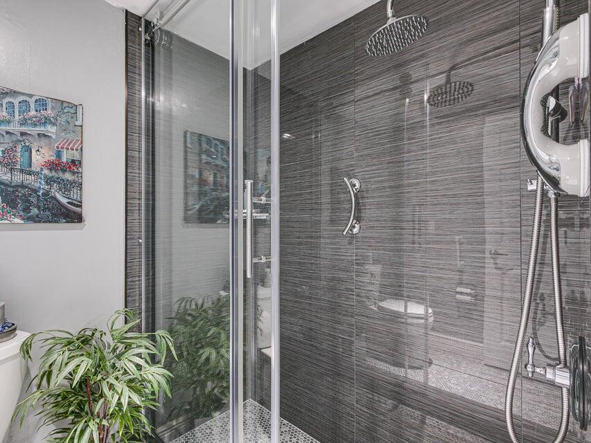 9264 Vista Del Lago, Unit 24I Boca Raton, FL 33428 - Photo 18 of 25 master shower