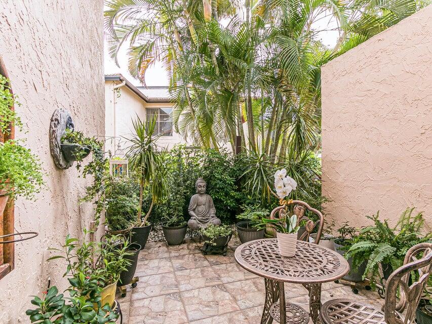 9264 Vista Del Lago, Unit 24I Boca Raton, FL 33428 - Photo 23 of 25 patio with BBQ