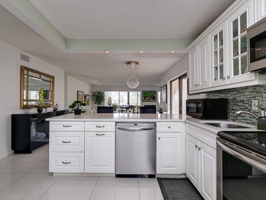9264 Vista Del Lago, Unit 24I Boca Raton, FL 33428 - Photo 4 of 25 kitchen
