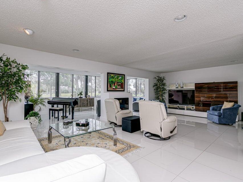 9264 Vista Del Lago, Unit 24I Boca Raton, FL 33428 - Photo 10 of 25 lvg rm and tv area