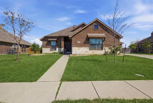 $2,400 | 717 Long Prairie Drive, Royse City, TX 75189