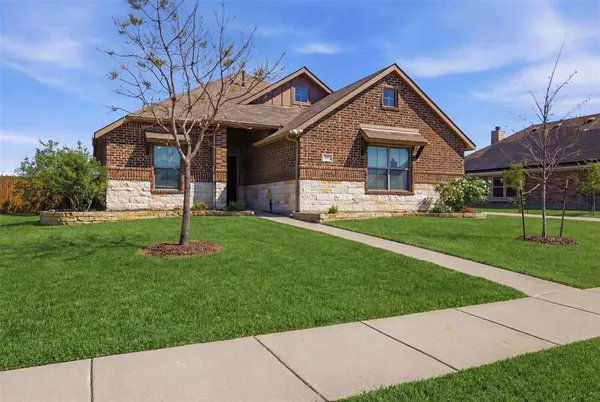 $2,400 | 717 Long Prairie Drive, Royse City, TX 75189