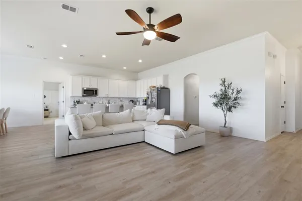 $2,400 | 717 Long Prairie Drive, Royse City, TX 75189