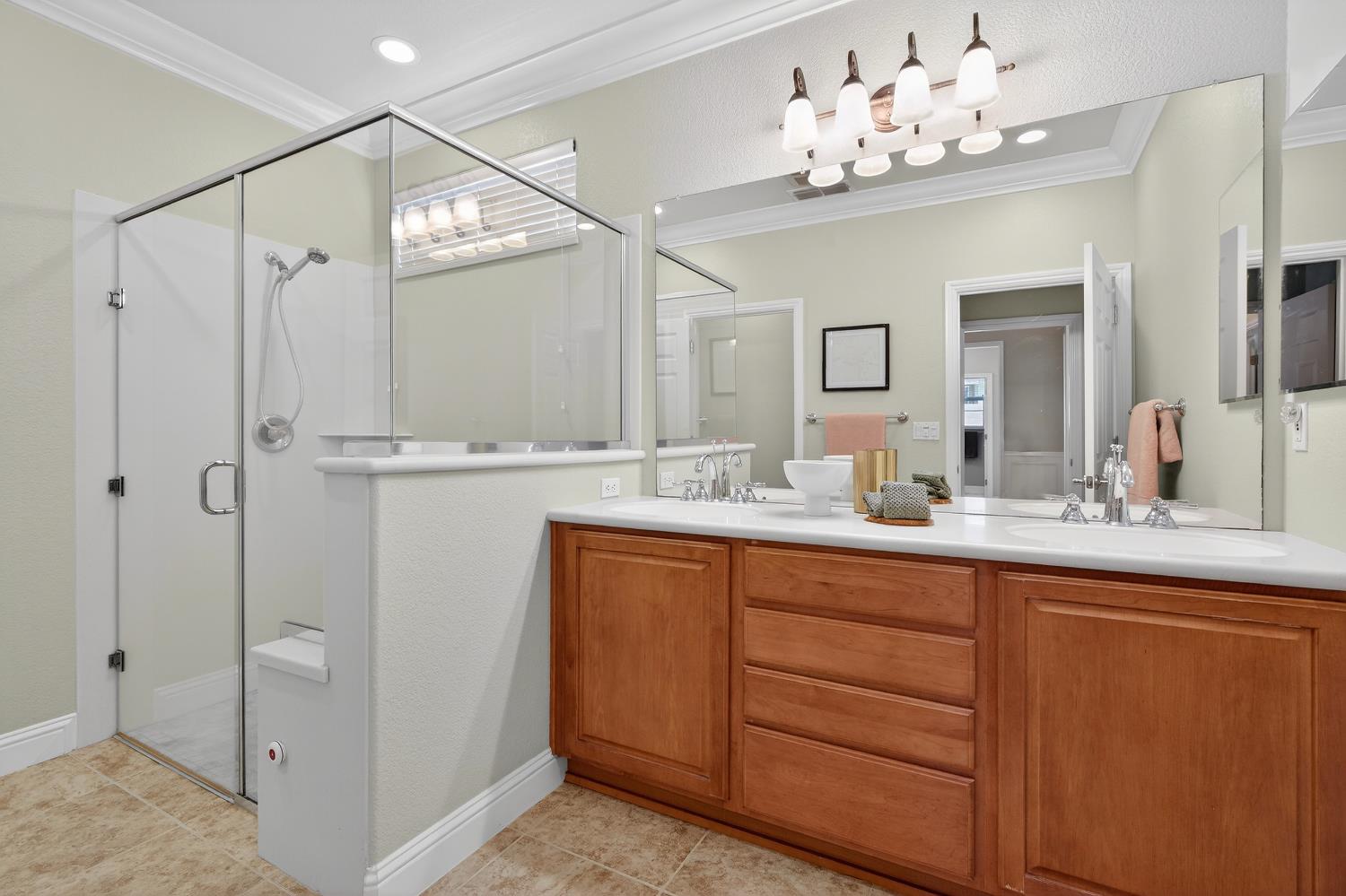 2379 Pepper Tree Lane Manteca, CA 95336 - Photo 3 of 61 LARGE MASTER BATHROOM