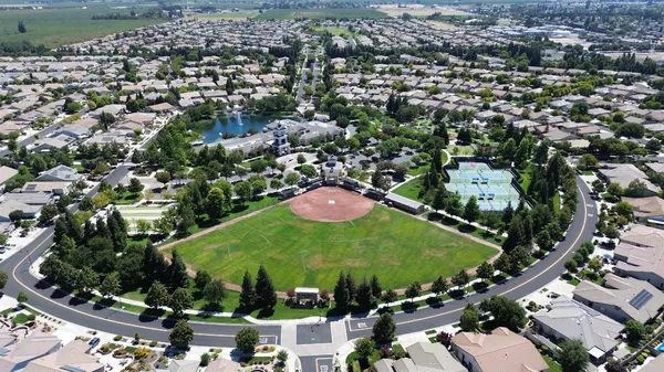 a view of a garden in front of a house