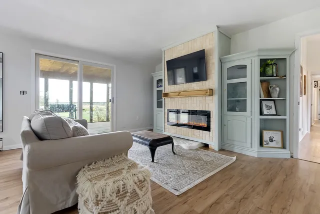 $429,900 | 6610 Cherry Valley Road, Kingston, IL 60145