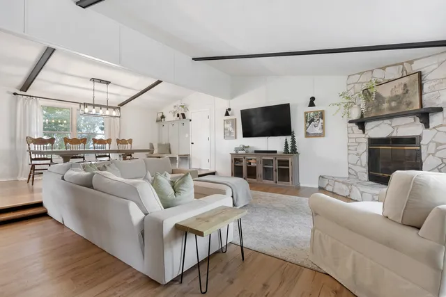 $429,900 | 6610 Cherry Valley Road, Kingston, IL 60145