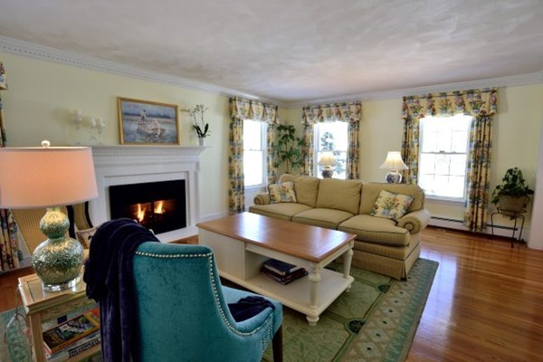 211 Candlestick Road North Andover, MA 01845 - Photo 10 of 30 Gallery Image 10