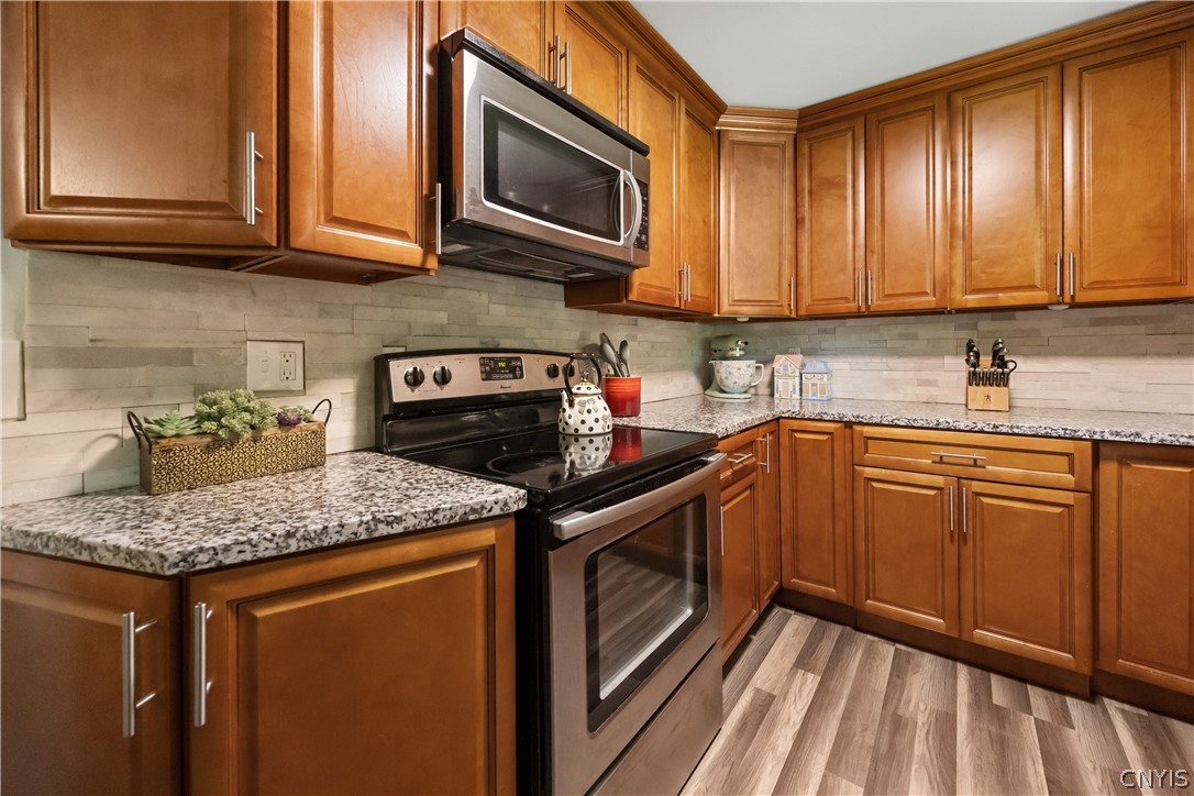 5353 Onondaga Road Camillus, NY 13031 - Photo 12 of 33