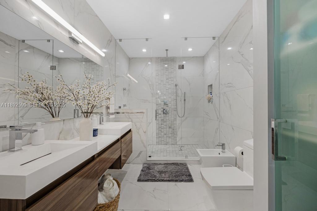 155 West 60th Street Hialeah, FL 33012 - Photo 17 of 29 a bathroom with a tub sink and mirror