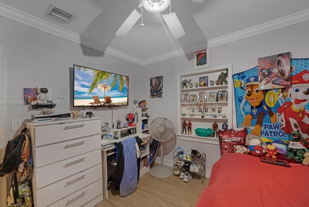155 West 60th Street Hialeah, FL 33012 - Photo 20 of 29 a room with furniture and flat screen tv