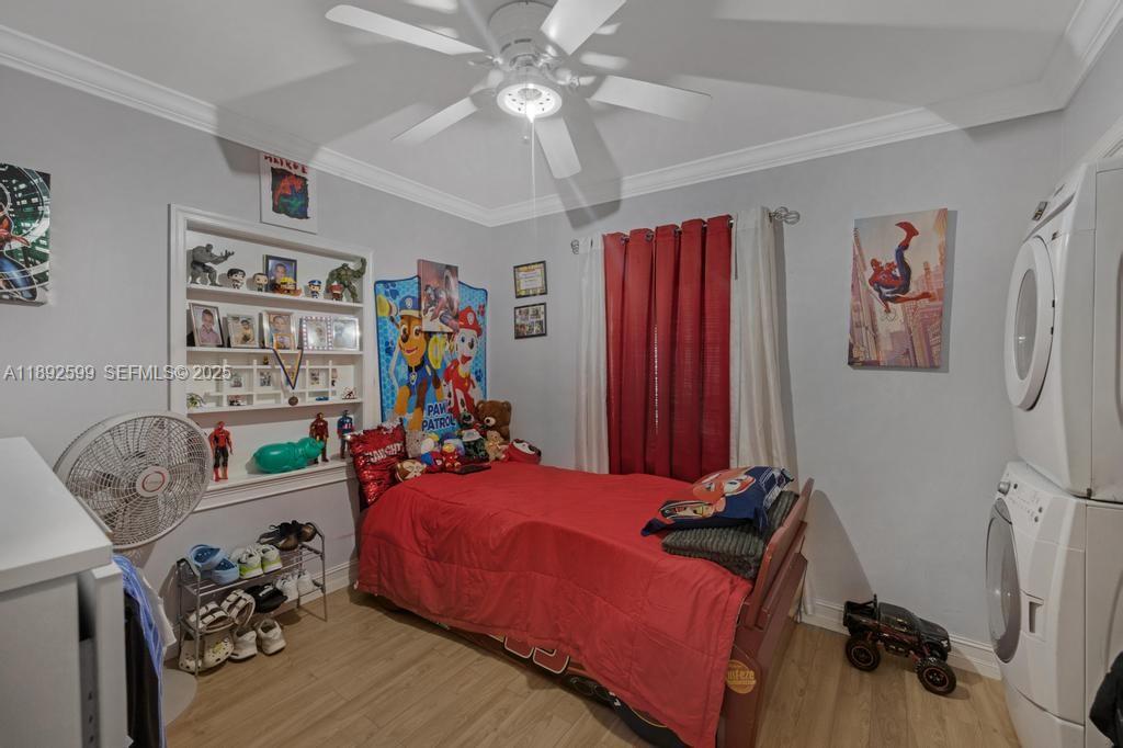 155 West 60th Street Hialeah, FL 33012 - Photo 21 of 29 a bedroom with furniture and a bed