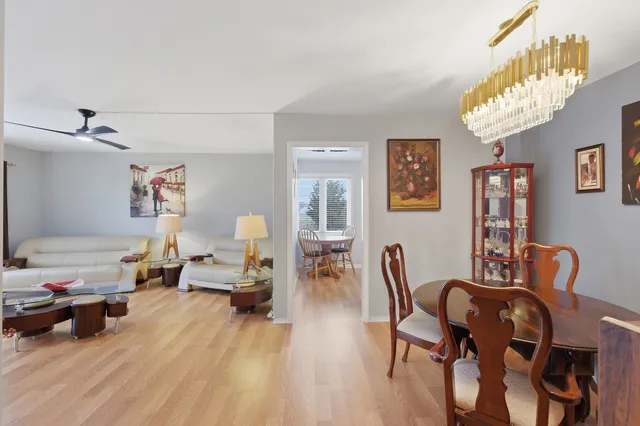 $305,000 | 2046 St Johns Avenue, Unit 3E, Highland Park, IL 60035