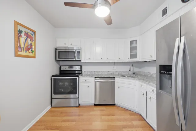 $305,000 | 2046 St Johns Avenue, Unit 3E, Highland Park, IL 60035