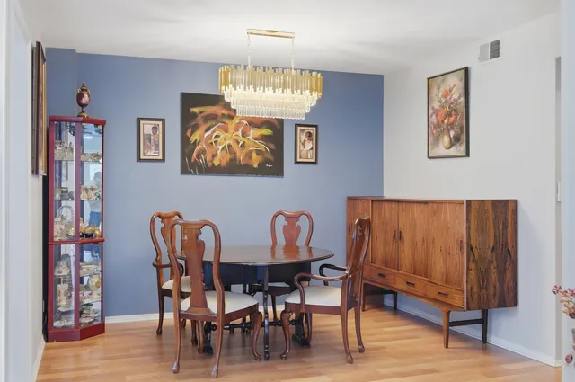 $305,000 | 2046 St Johns Avenue, Unit 3E, Highland Park, IL 60035