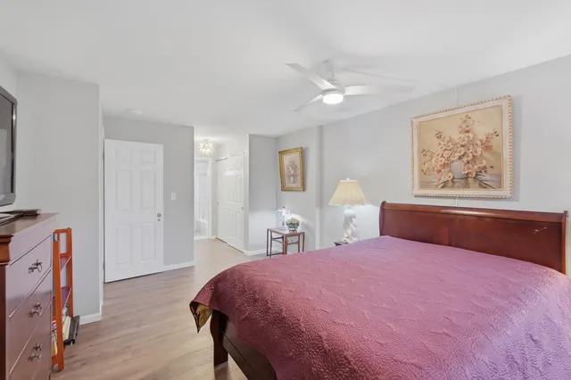 $305,000 | 2046 St Johns Avenue, Unit 3E, Highland Park, IL 60035