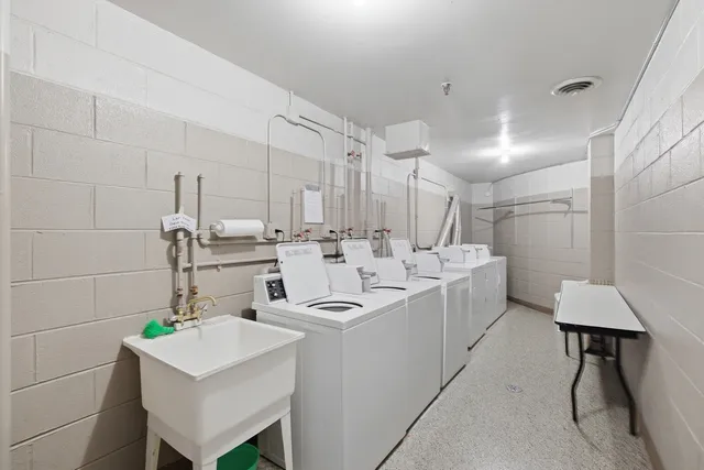 $305,000 | 2046 St Johns Avenue, Unit 3E, Highland Park, IL 60035