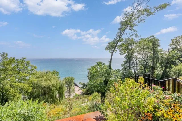 $305,000 | 2046 St Johns Avenue, Unit 3E, Highland Park, IL 60035