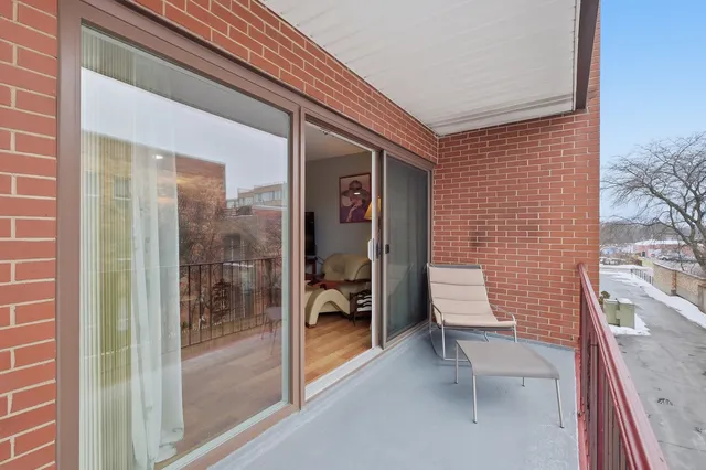 $305,000 | 2046 St Johns Avenue, Unit 3E, Highland Park, IL 60035