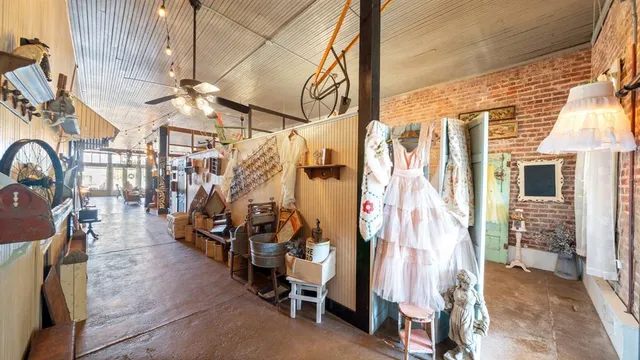 a view of an outdoor space