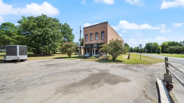 a view of a house with entertaining space