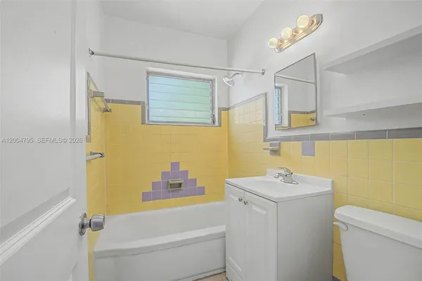 $1,700 | 225 Madeira Avenue, Unit 5, Coral Gables, FL 33134