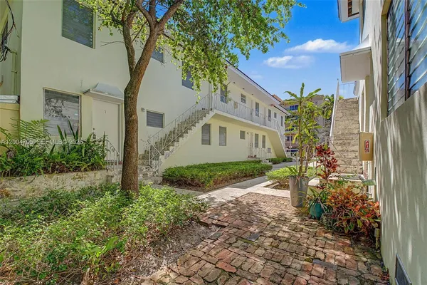$1,700 | 225 Madeira Avenue, Unit 5, Coral Gables, FL 33134