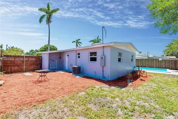$2,900 | 5621 Southwest 38th Court, Davie, FL 33314