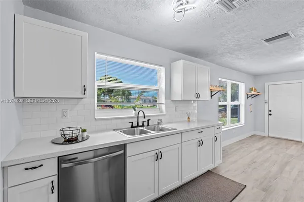 $2,900 | 5621 Southwest 38th Court, Davie, FL 33314