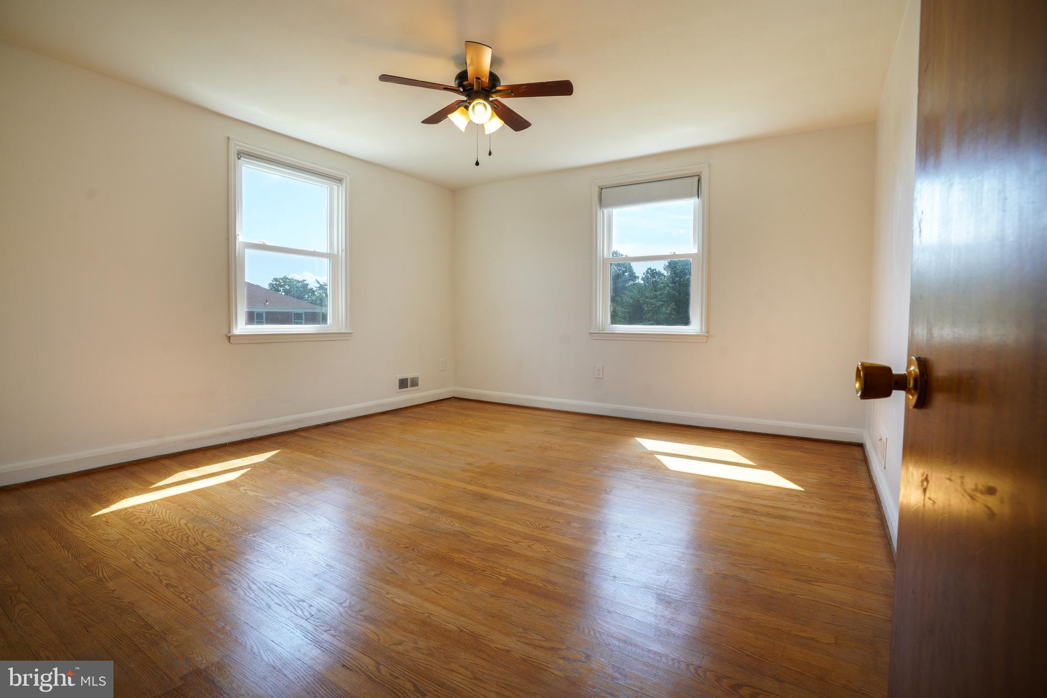 704 Stamford Road Baltimore, MD 21229 - Photo 5 of 29