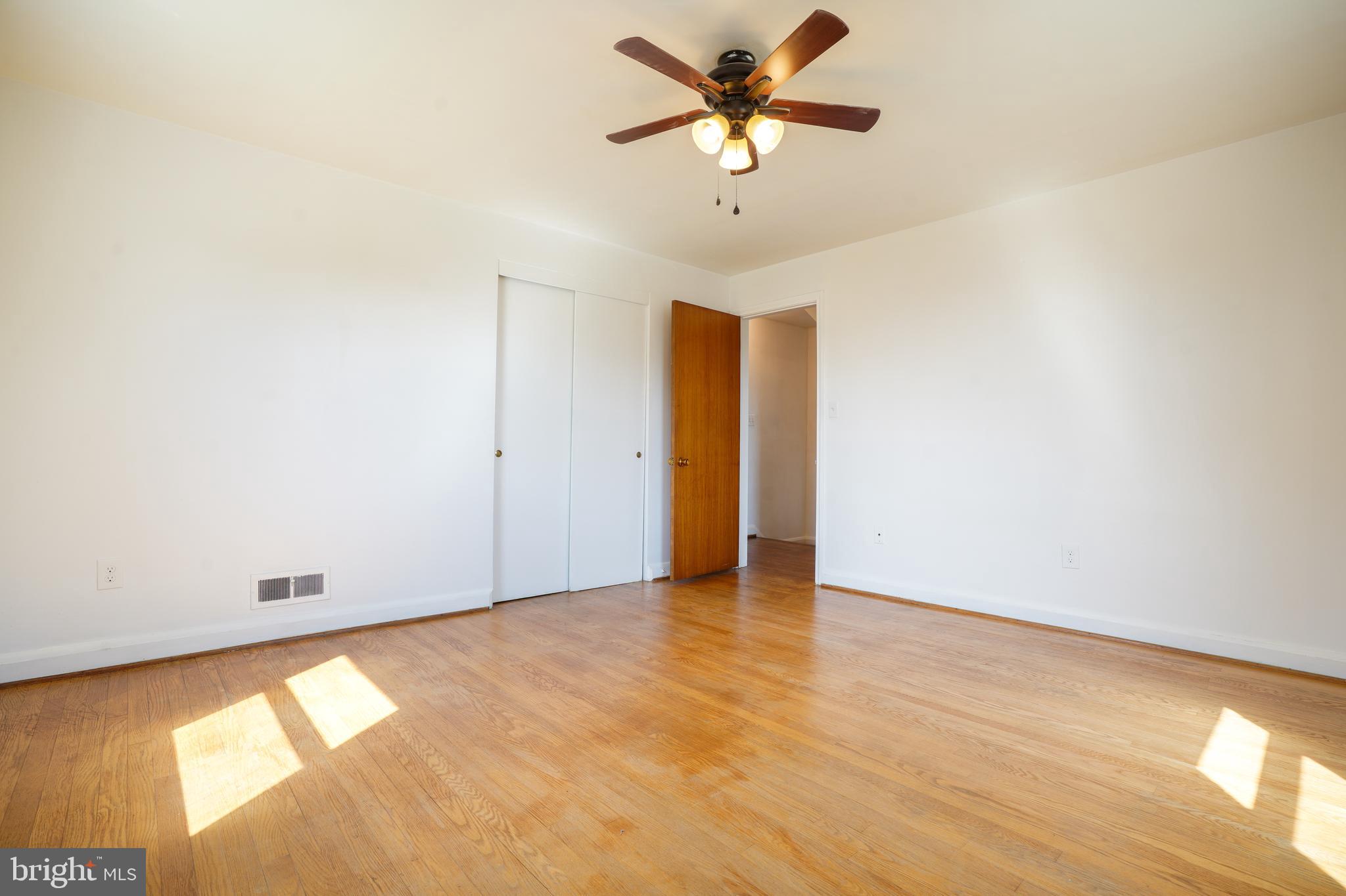 704 Stamford Road Baltimore, MD 21229 - Photo 6 of 29