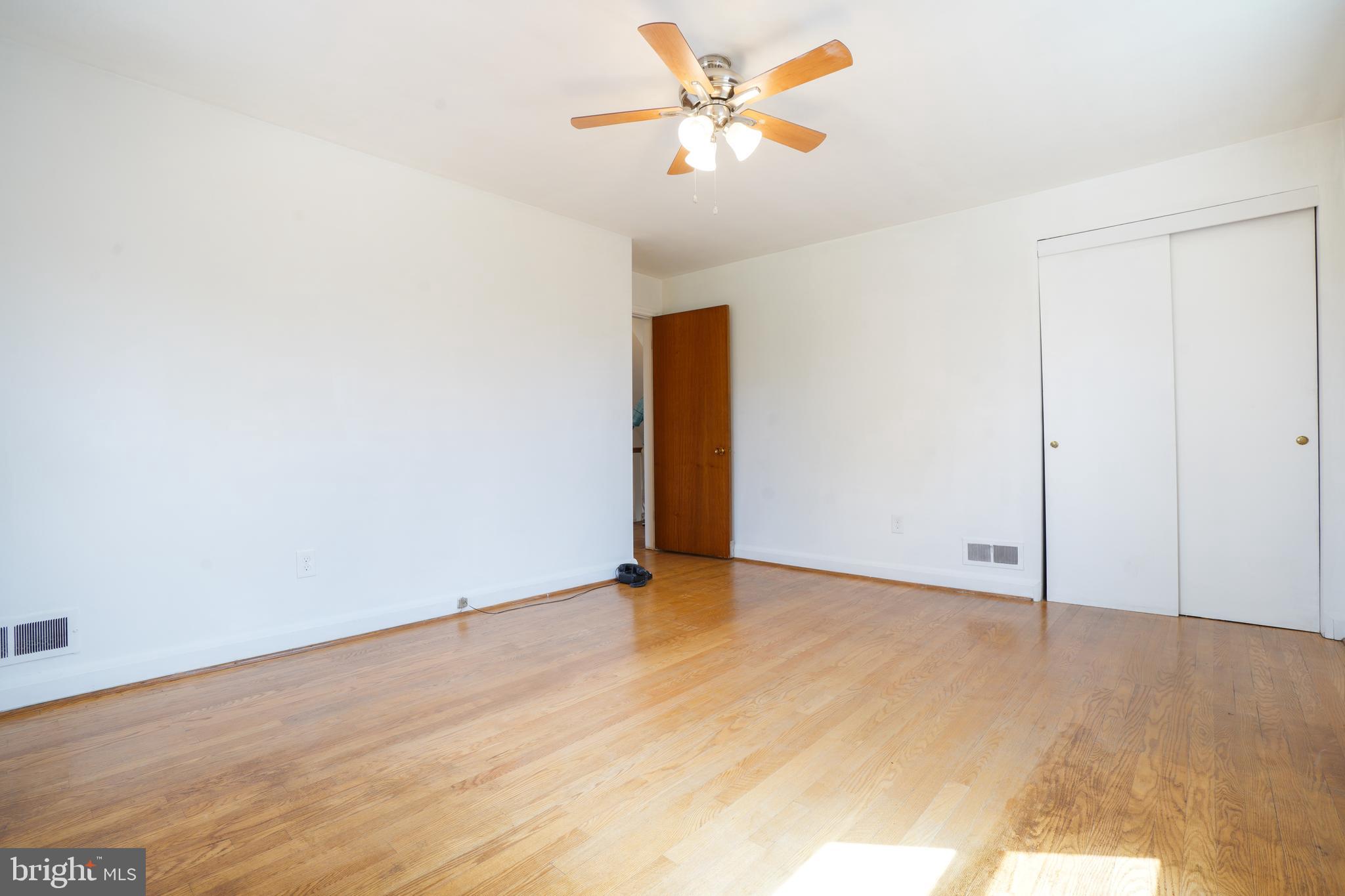 704 Stamford Road Baltimore, MD 21229 - Photo 8 of 29