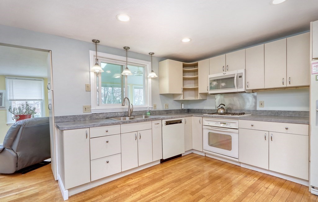 33 Intervale Road Dedham, MA 02026 - Photo 8 of 37 Gallery Image 8