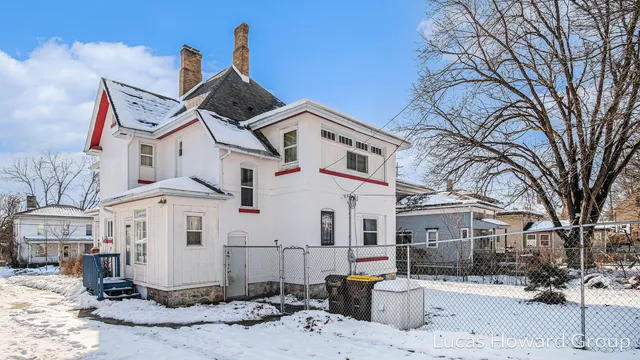 $274,900 | 326 East Washington Street, Ionia, MI 48846