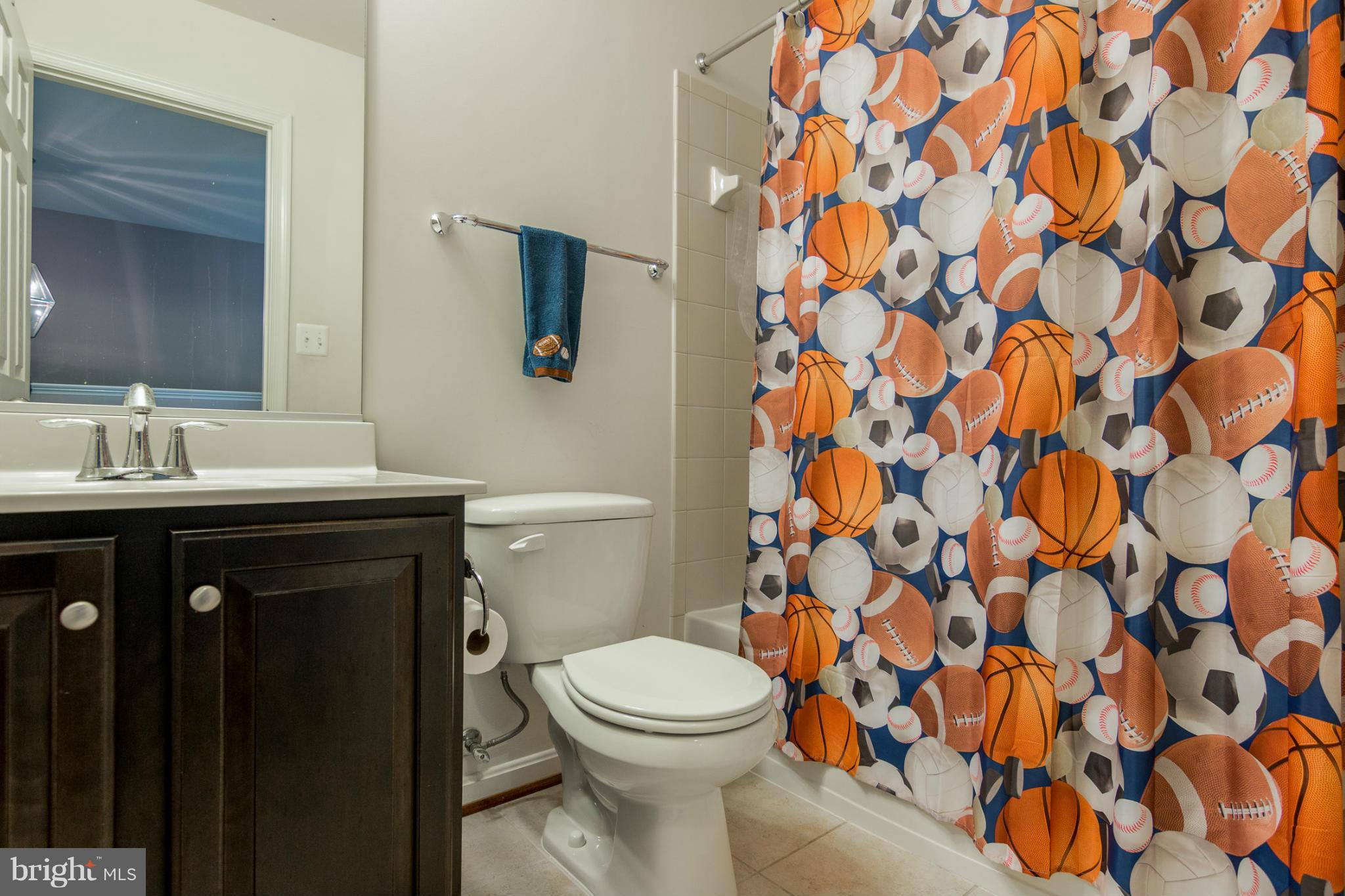 6705 Pebble Brooke Road Baltimore, MD 21209 - Photo 19 of 30 HALL BATH