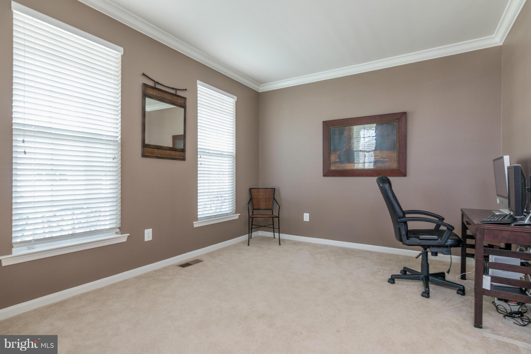 6705 Pebble Brooke Road Baltimore, MD 21209 - Photo 3 of 30 LIVING ROOM
