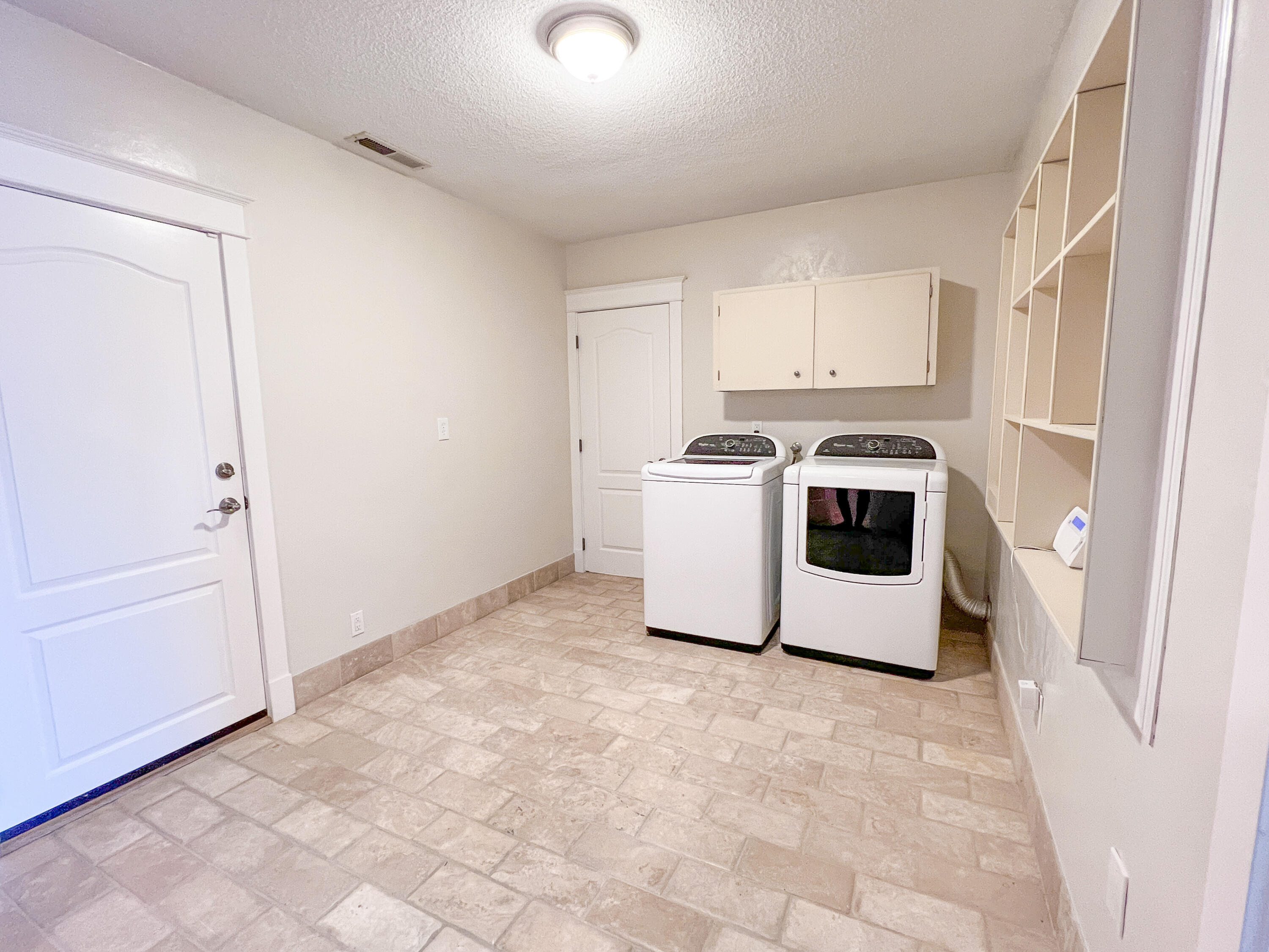 1804 Roberts Road Medford, OR 97504 - Photo 17 of 24 16