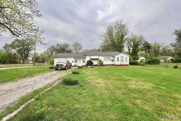 $40,000 | 169 Homeside Drive, Alorton, IL 62207