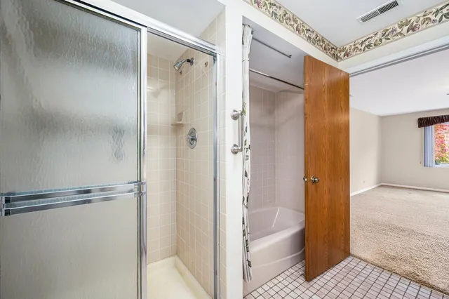 $350,000 | 127 Acacia Circle, Unit 304, Indian Head Park, IL 60525